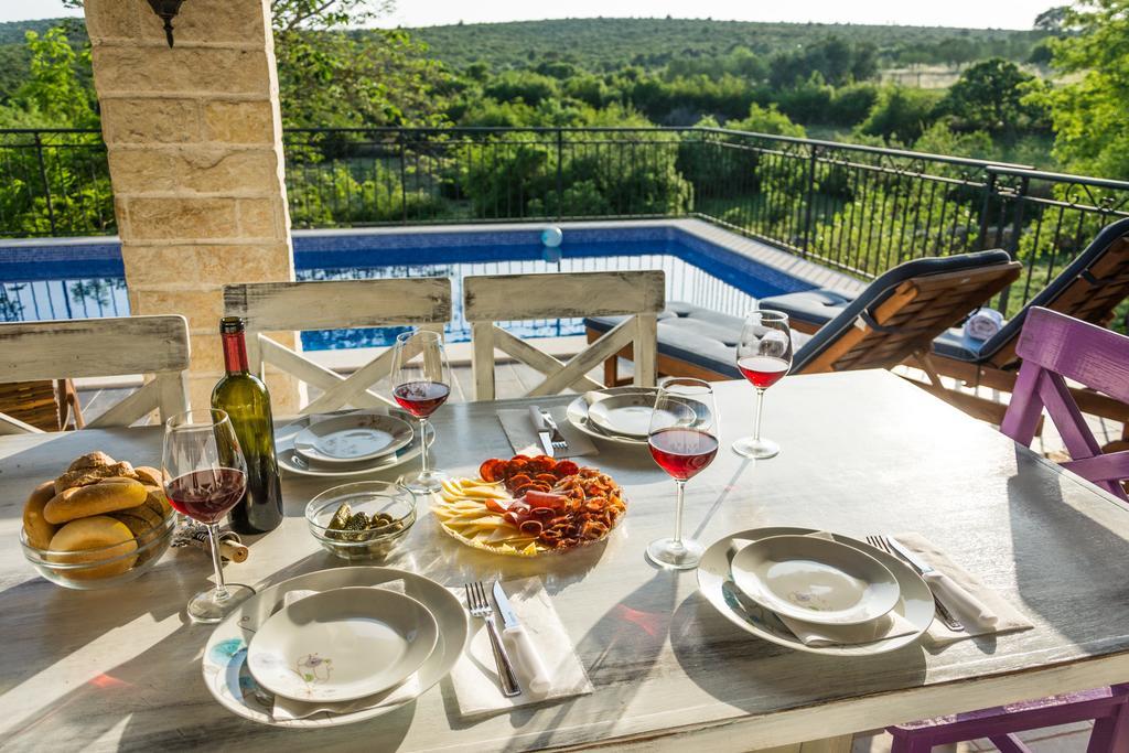 Villa Dvori Dida Mile Светий Петар Номер фото